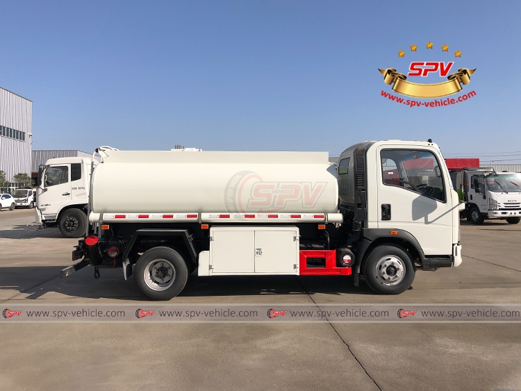 5,000 Litres Petroleum Tank Truck Sinotruk - RS